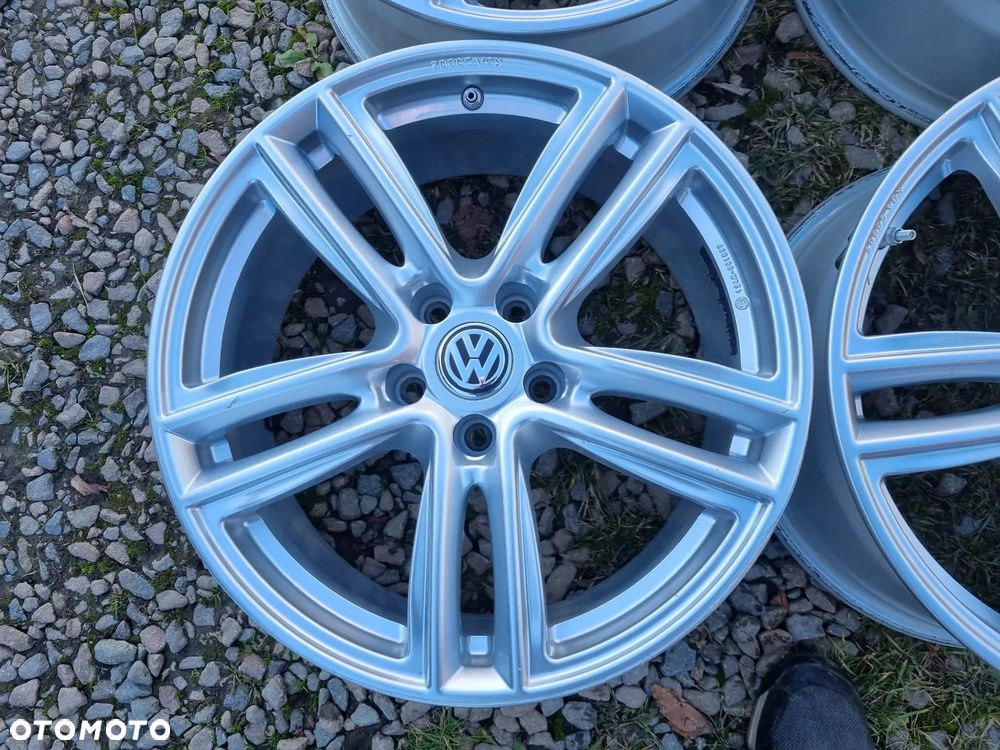 VW ARTEON,PASSAT,AUDI A4,SEAT LEON,SKODA SUPERB 8X18 ET40 5X112 bdb stan - 2