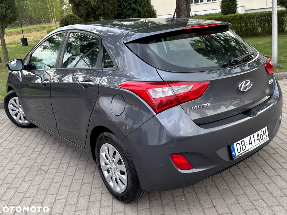 Hyundai i30 blue 1.6 CRDi Passion - 28