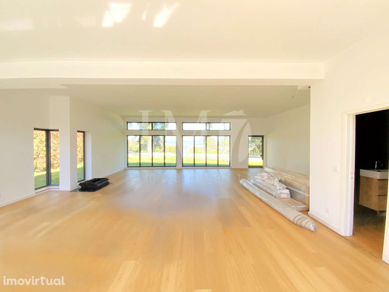 Loja remodelada com 100m2 e Logradouro - Gondizalves, Braga - Grande imagem: 2/5