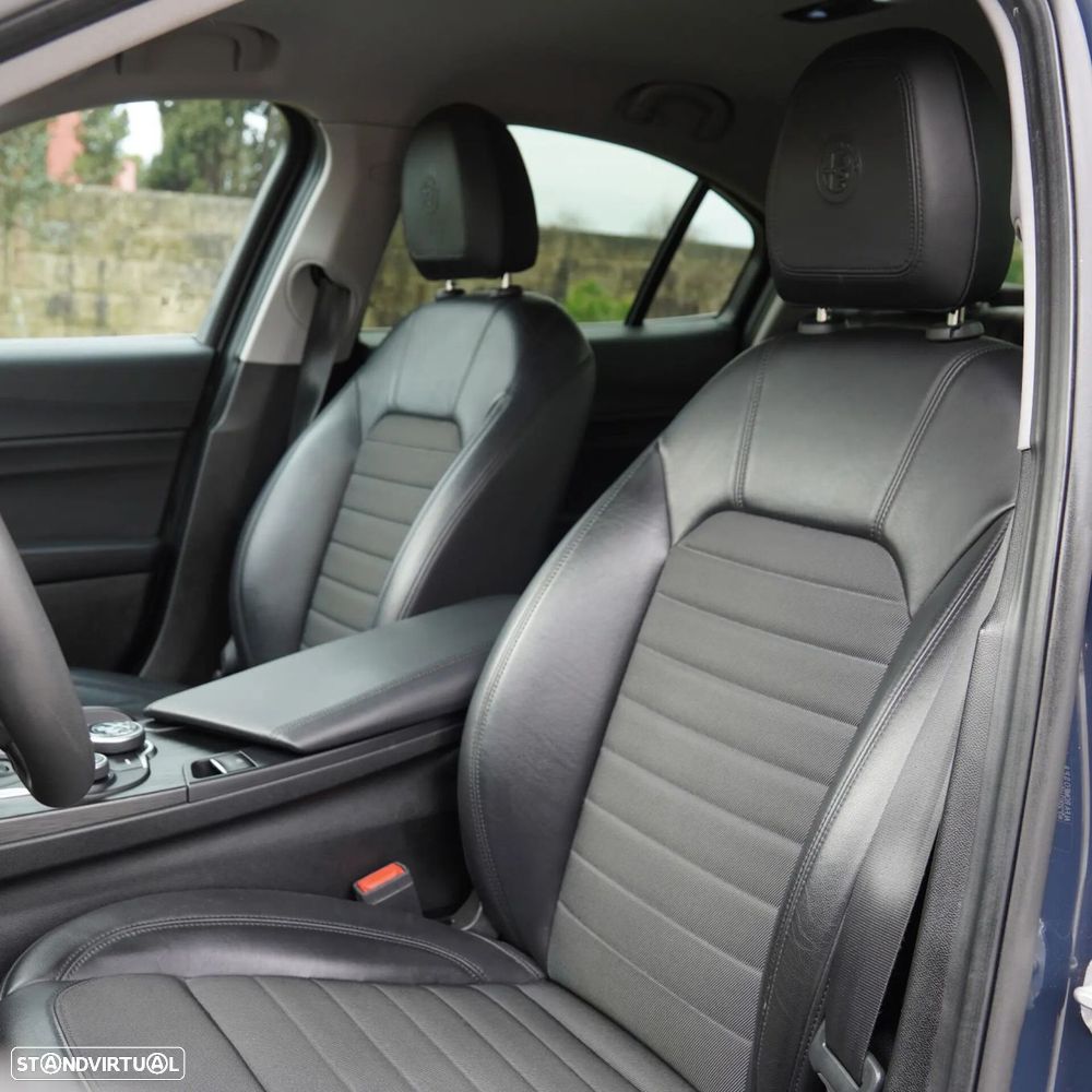 Alfa Romeo Giulia 2.2 D AT8 - 11