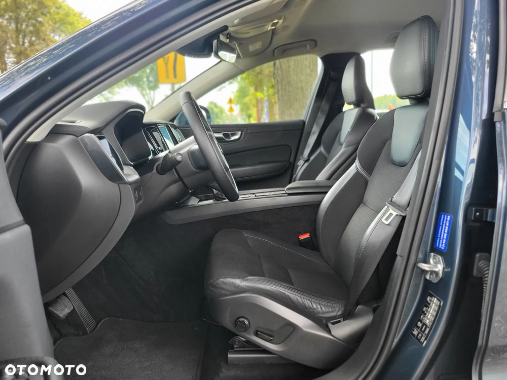 Volvo XC 60 T4 Momentum Pro - 19