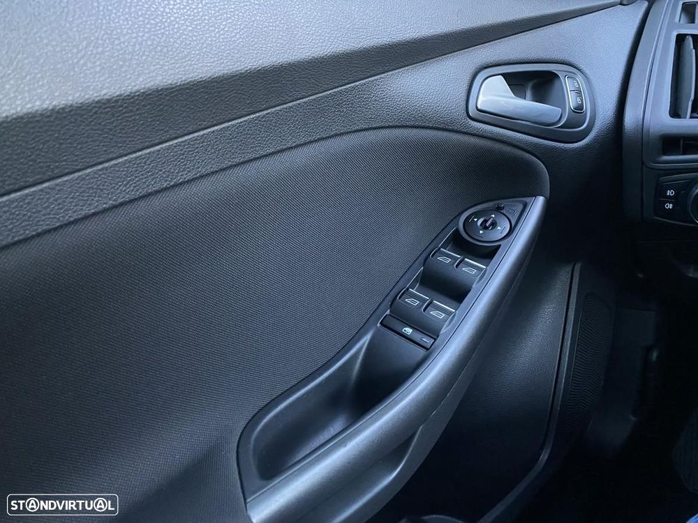 Ford Focus 1.5 TDCi ST-Line - 24