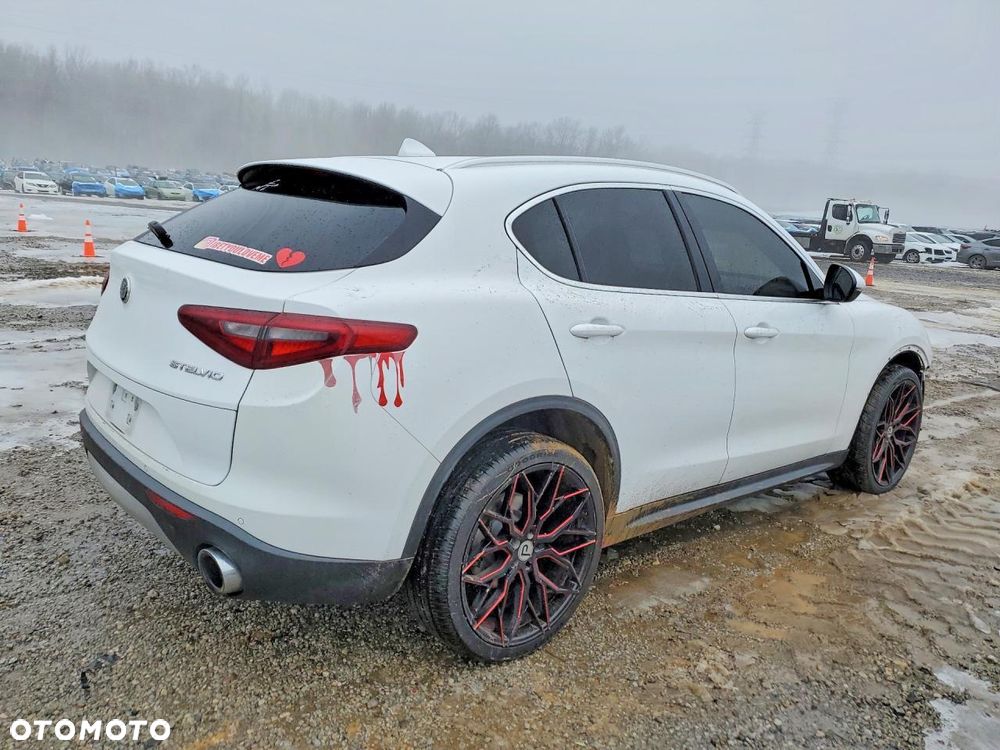 Alfa Romeo Stelvio - 4