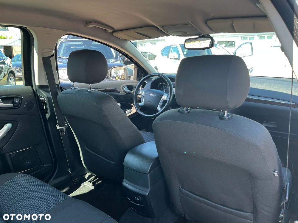 Ford Mondeo 2.0 Ghia - 29