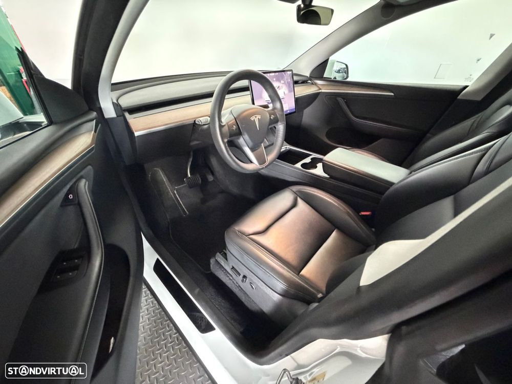 Tesla Model Y - 13