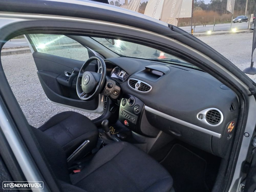Renault Clio 1.2 16V Dynamique S - 9