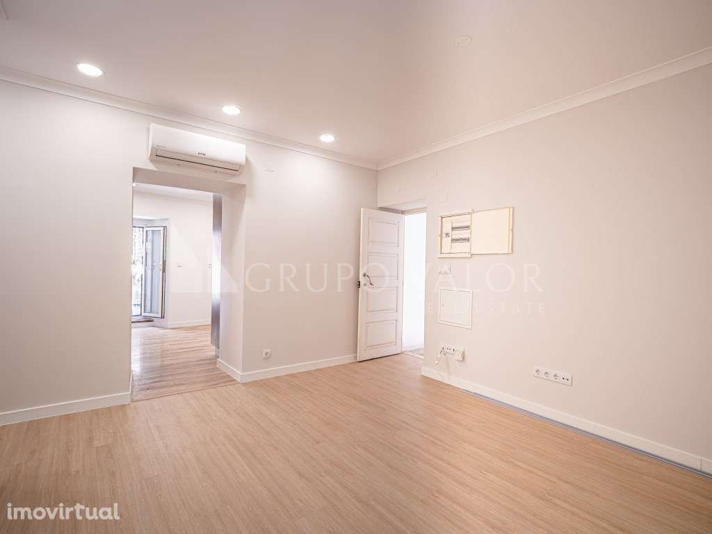 T2 Remodelado em S. Pedro de Sintra - Grande imagem: 2/15