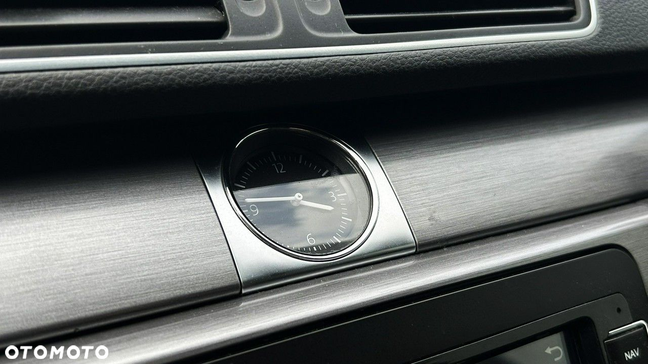 Volkswagen Passat - 11
