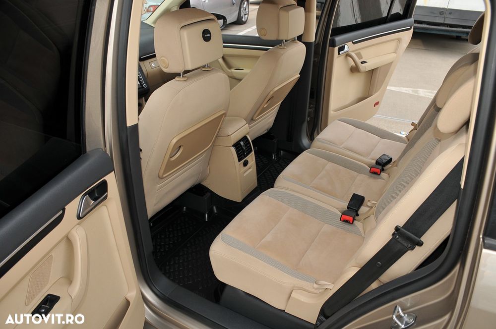 Volkswagen Touran - 14