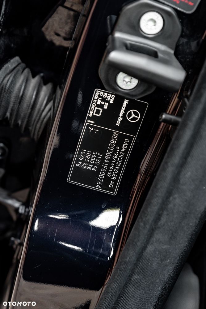 Mercedes-Benz Klasa C 320 4Matic Avantgarde Sport Edition - 27