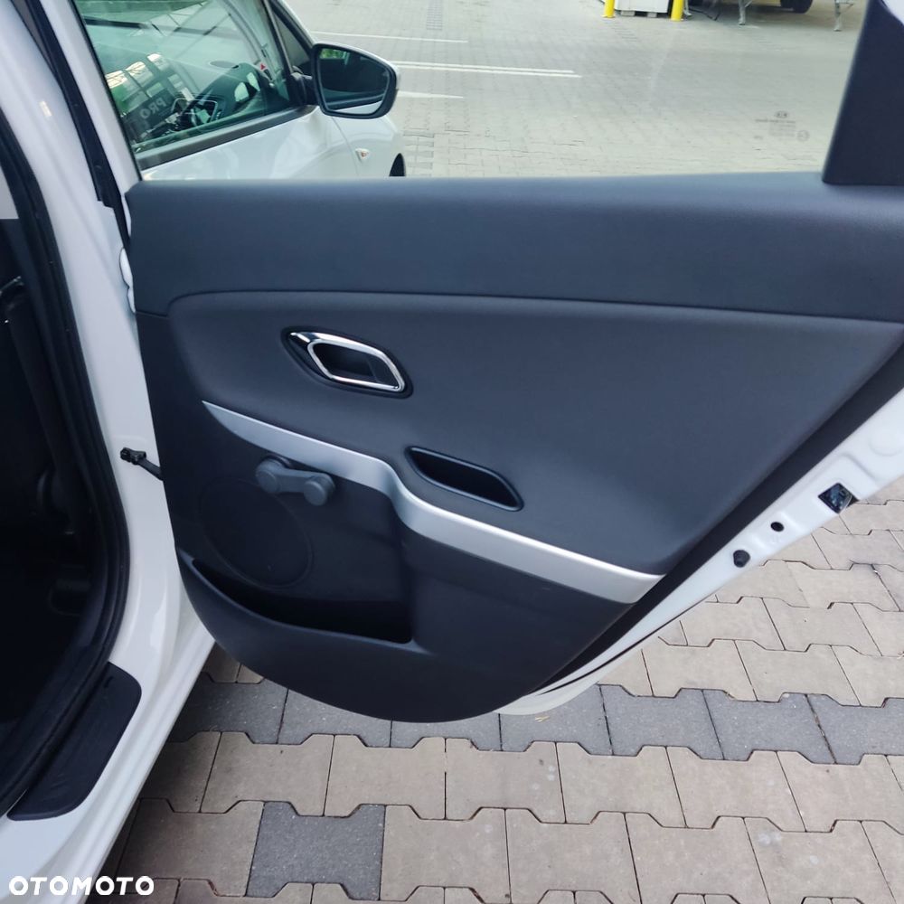Kia Ceed - 10