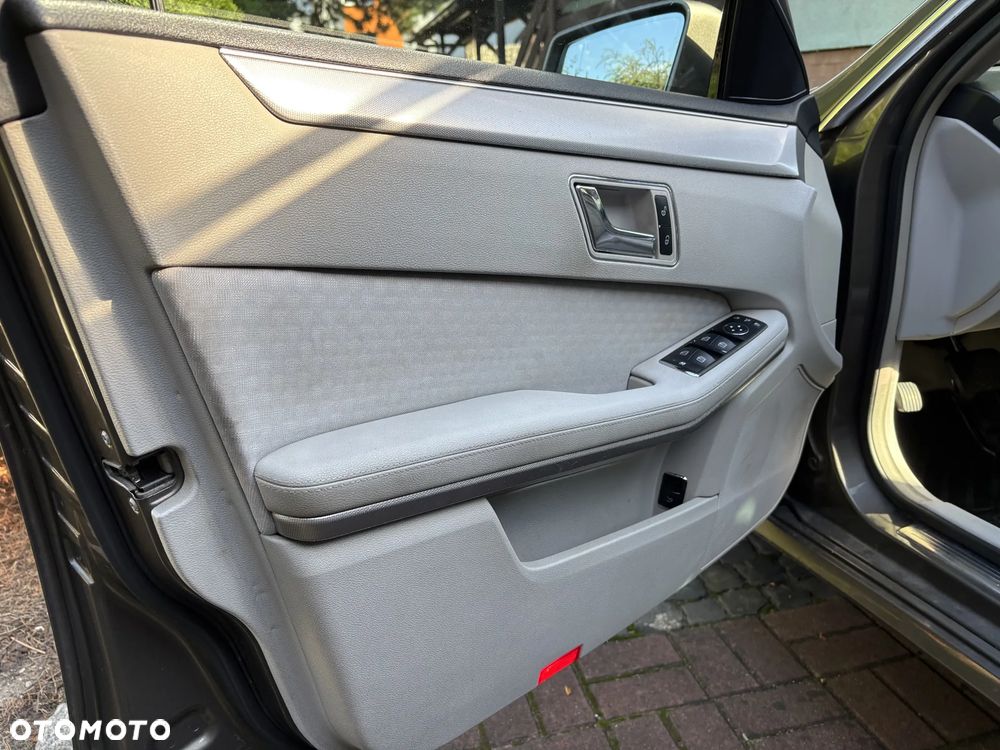 Mercedes-Benz Klasa E 350 CDI 4-Matic BlueEff - 24