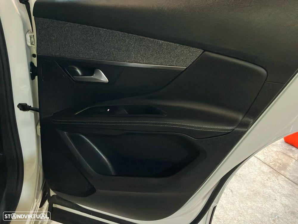 Peugeot 3008 1.5 BlueHDi Allure EAT8 - 24