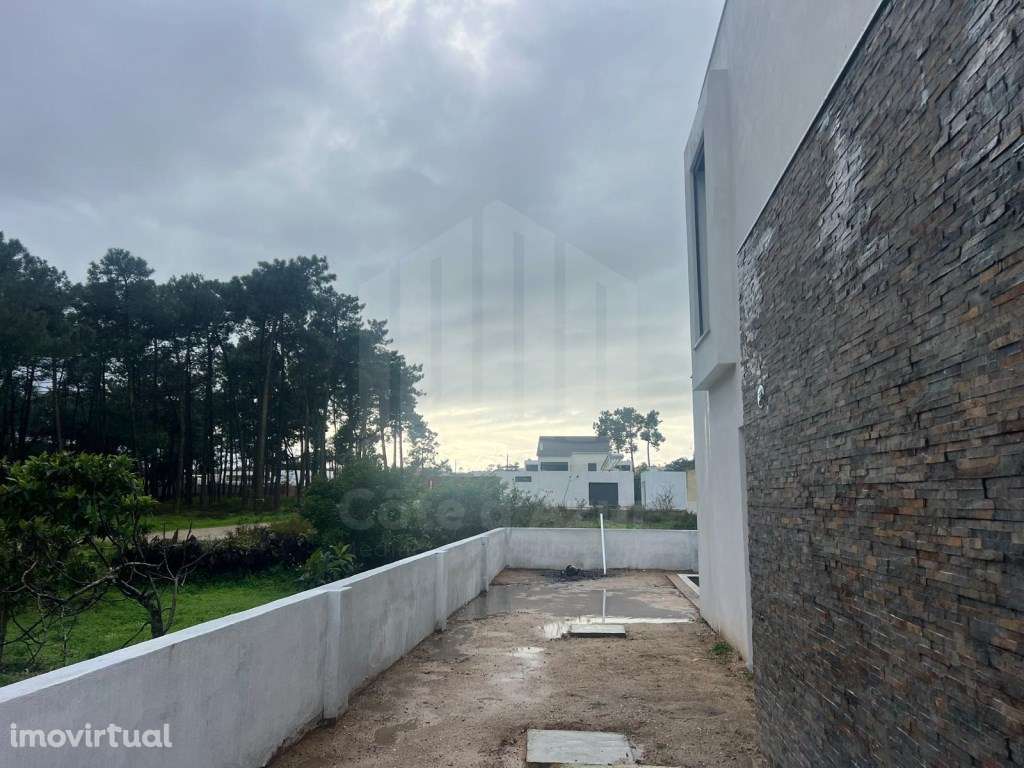 Descobre esta magnífica moradia T3 independente - Aroeira -Charneca... - Grande imagem: 4/34