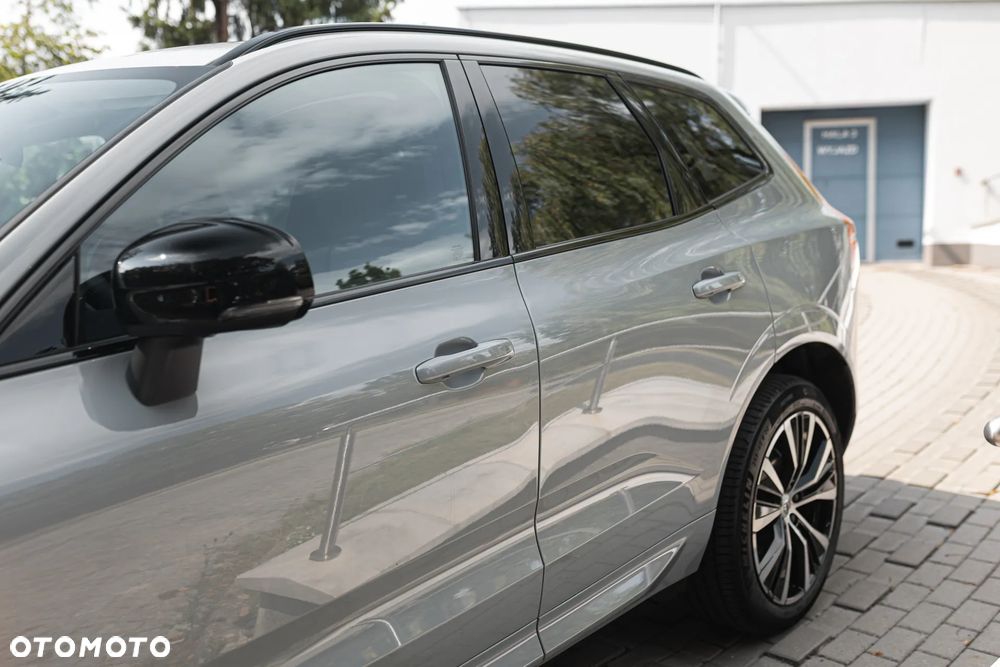 Volvo XC 60 B5 B AWD Ultimate Dark - 5