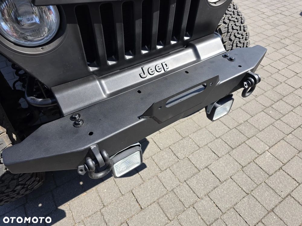Jeep Wrangler - 12