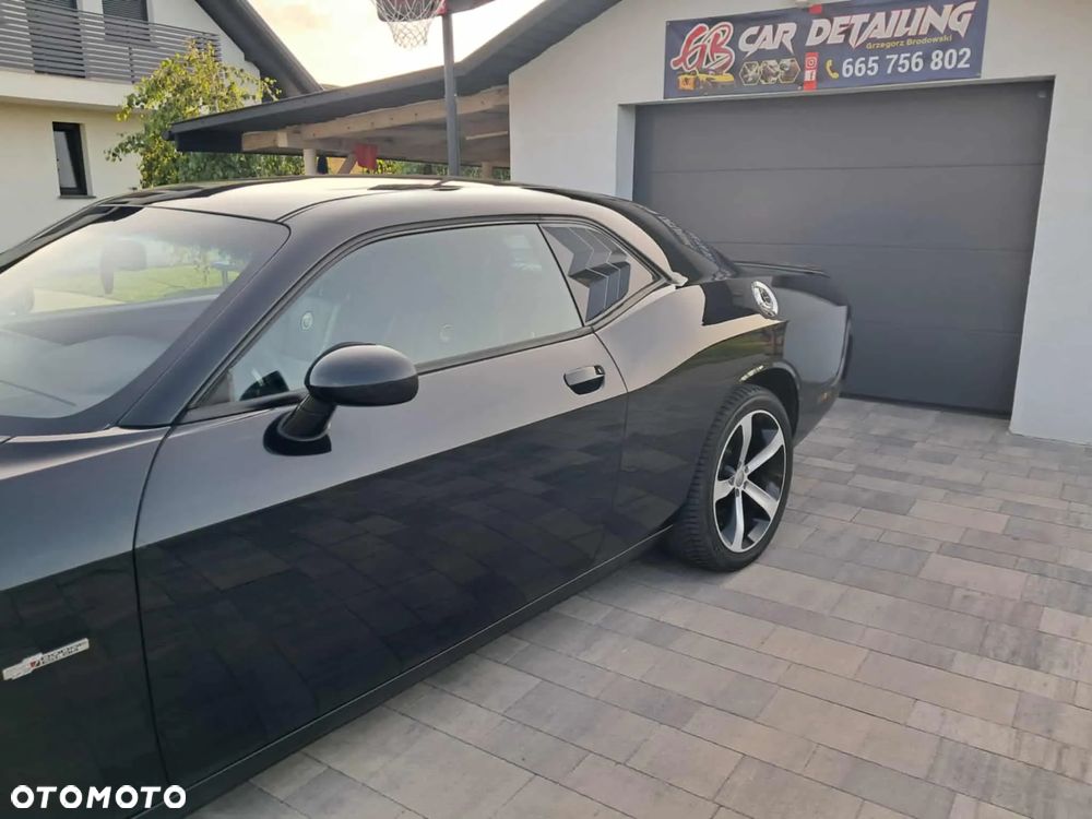 Dodge Challenger - 12