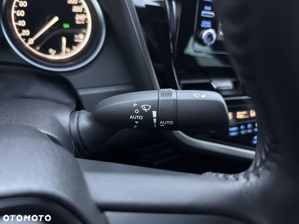 Toyota Camry 2.5 Hybrid Comfort CVT - 23