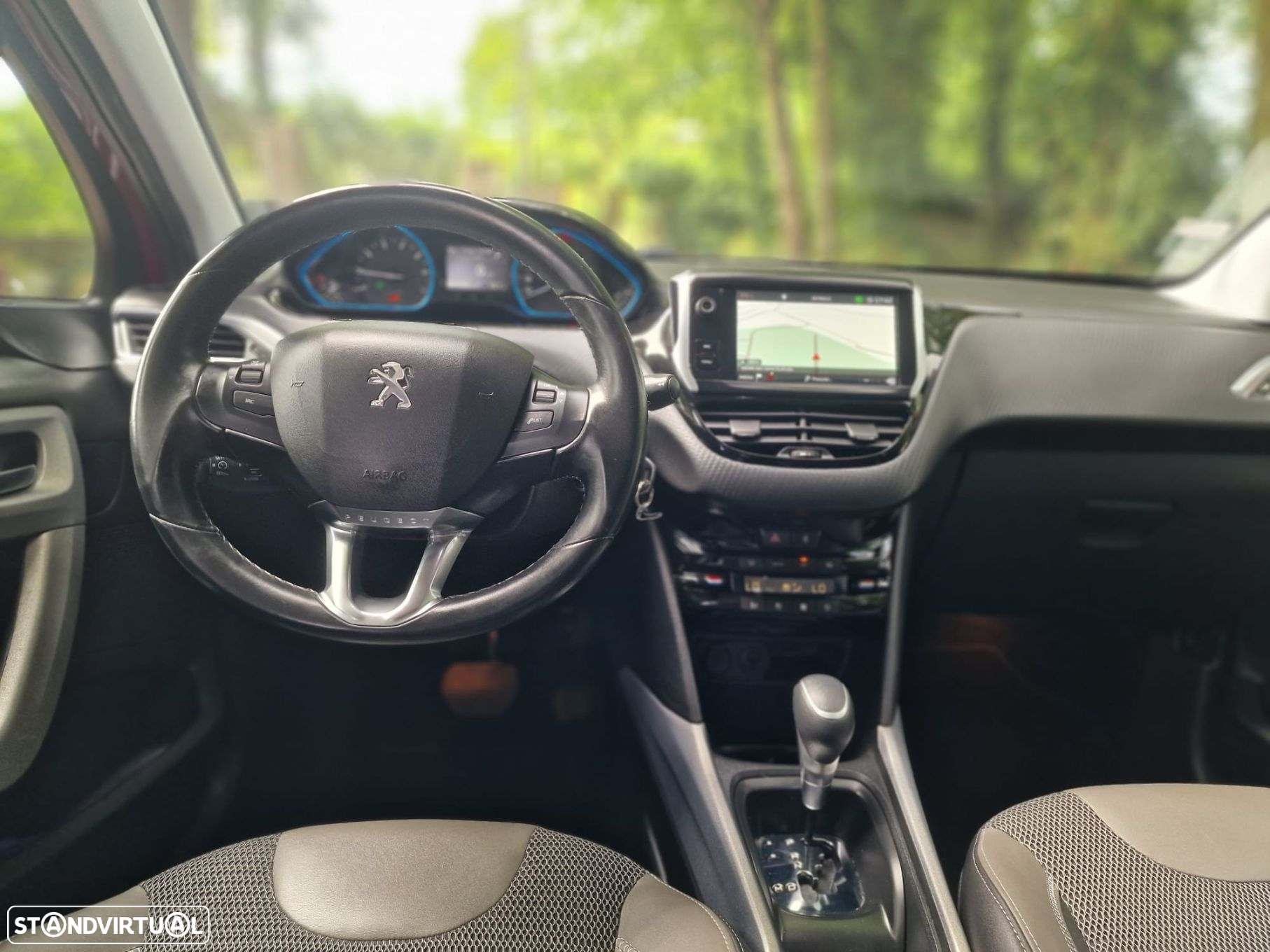 Peugeot 2008 1.2 PureTech Allure EAT6 - 10
