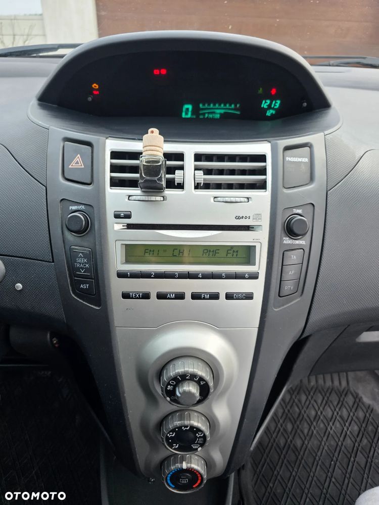 Toyota Yaris 1.0 Luna - 9