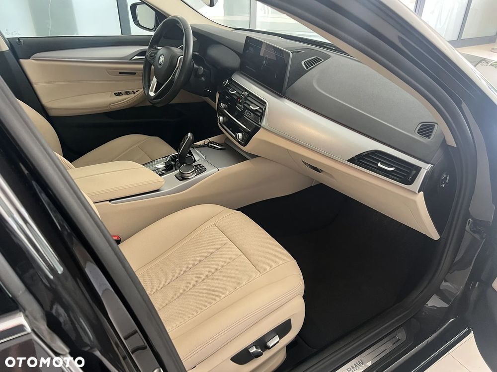 BMW Seria 5 520d mHEV - 10