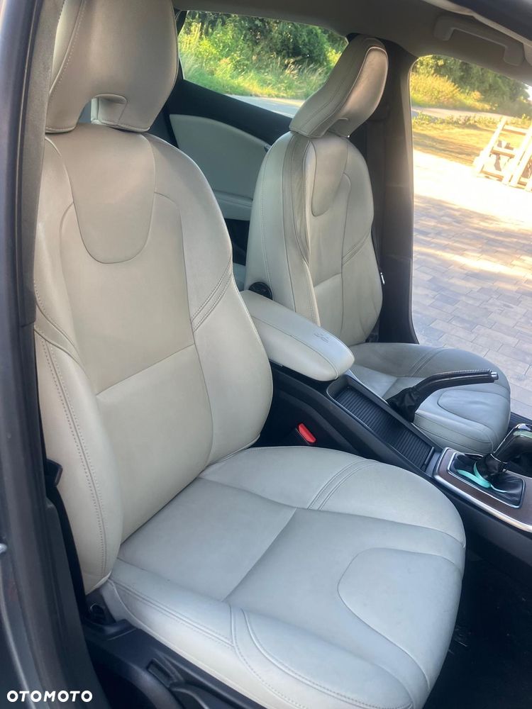 Volvo V40 D4 Drive-E Momentum - 9