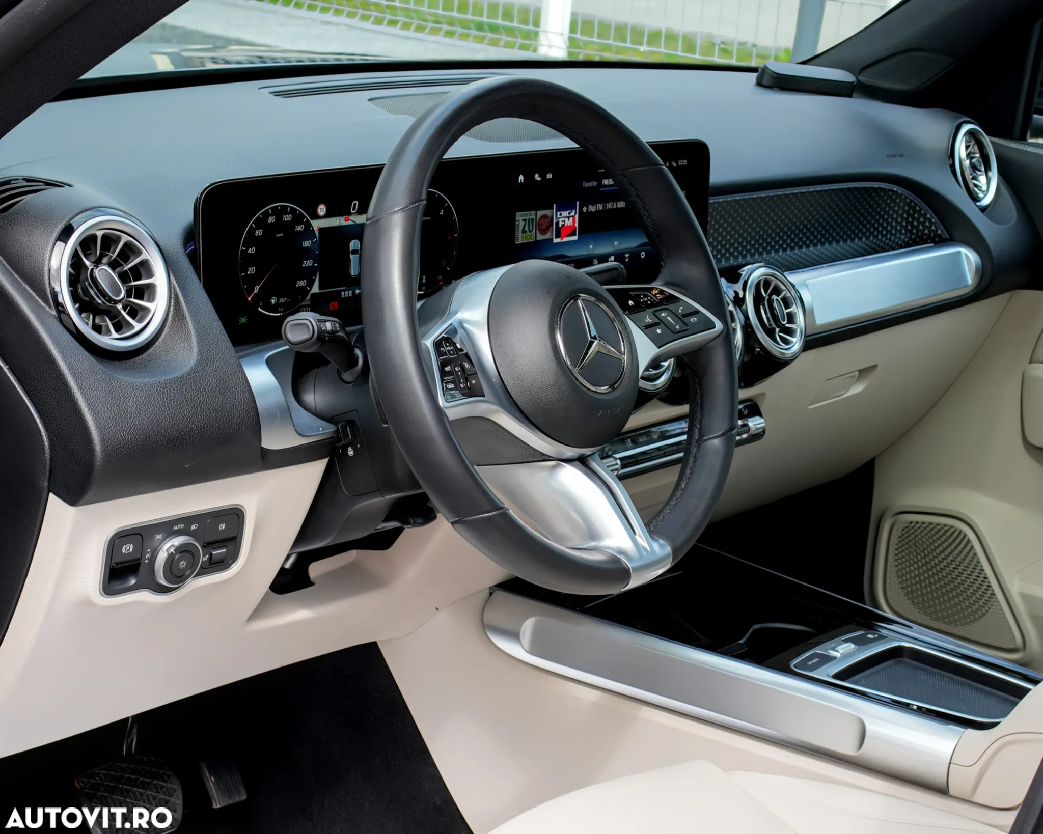 Mercedes-Benz GLB - 14