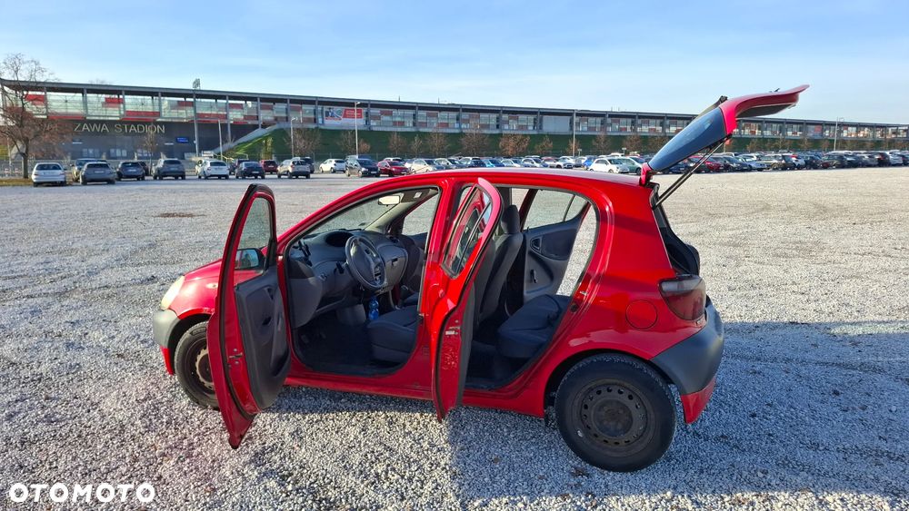 Toyota Yaris 1.0 Base - 10