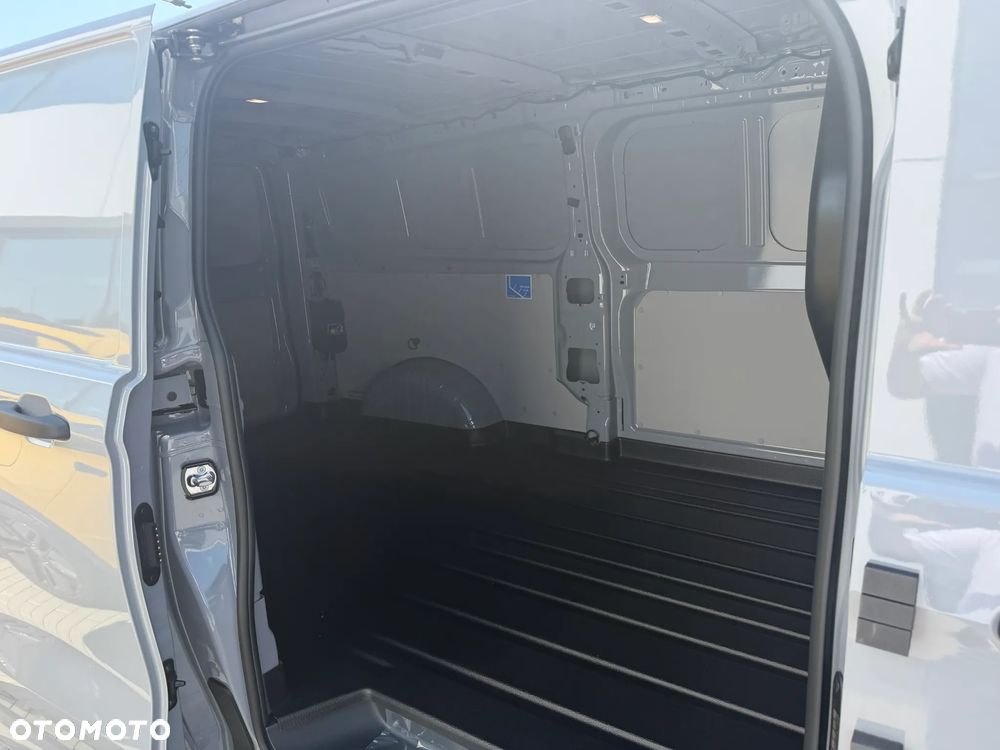Volkswagen Transporter T7 - 15
