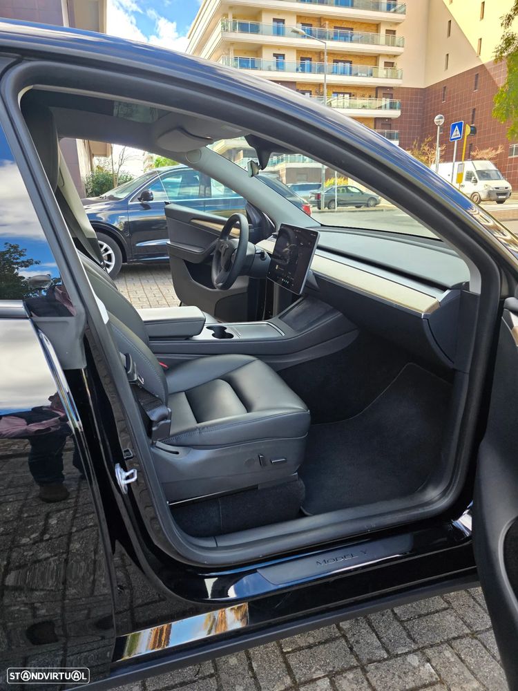 Tesla Model Y Long Range Dual Motor AWD - 12