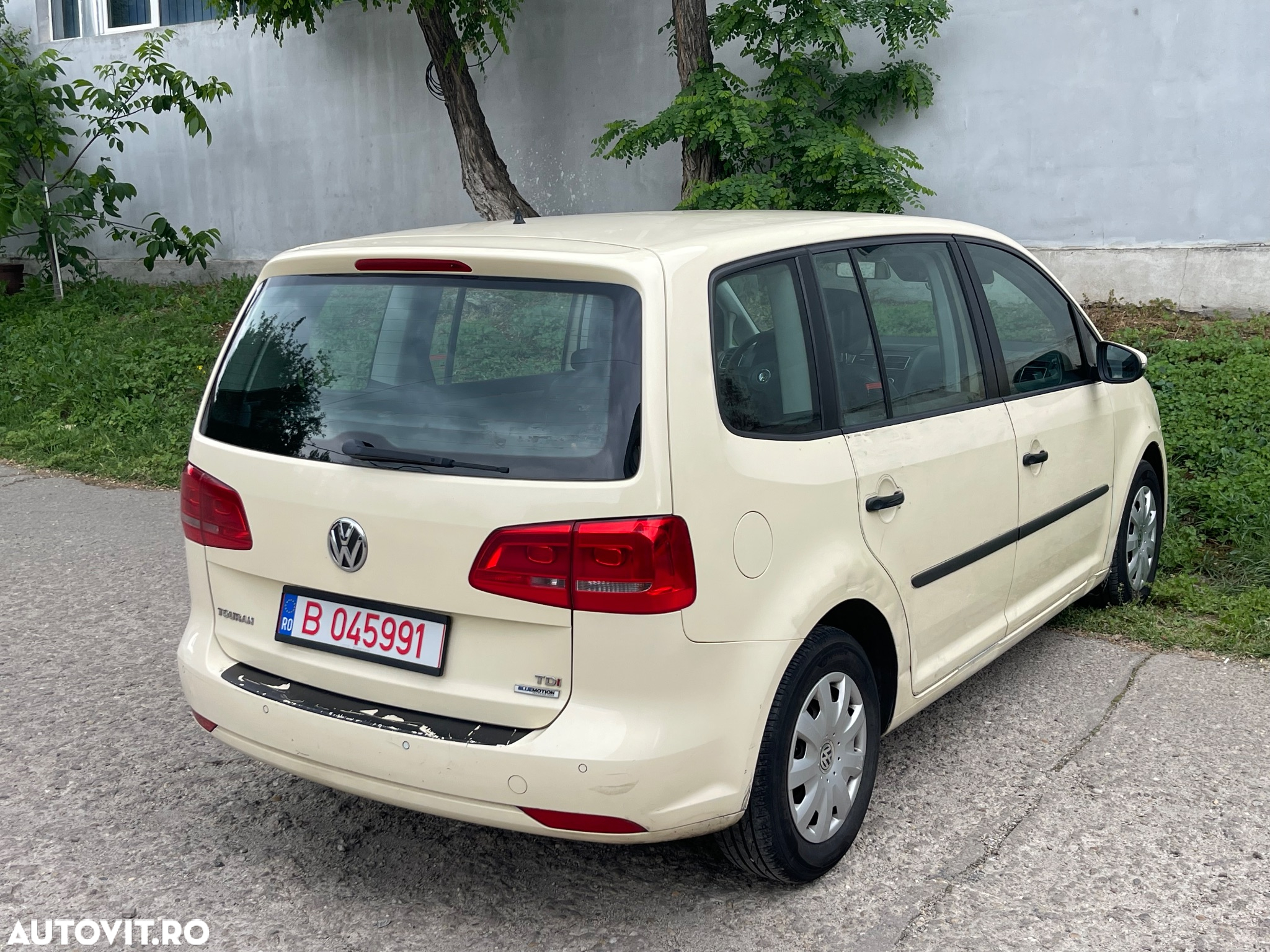 Volkswagen Touran 2.0 TDI DSG Comfortline - 3