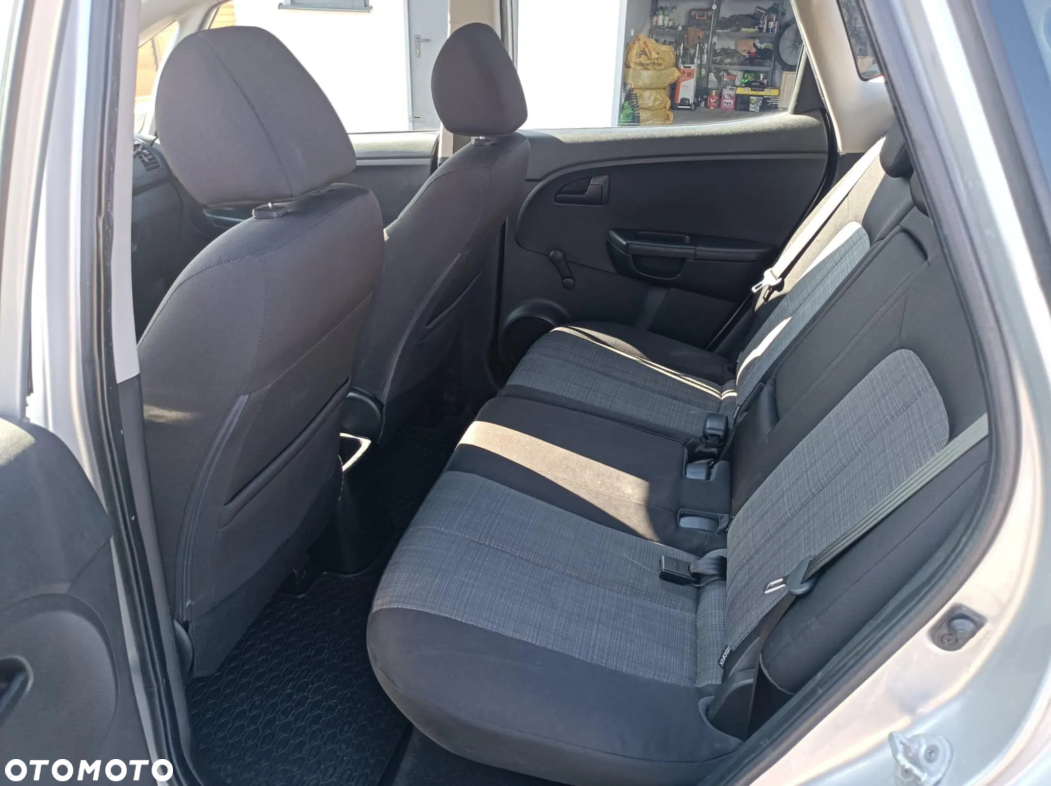 Kia Venga - 10
