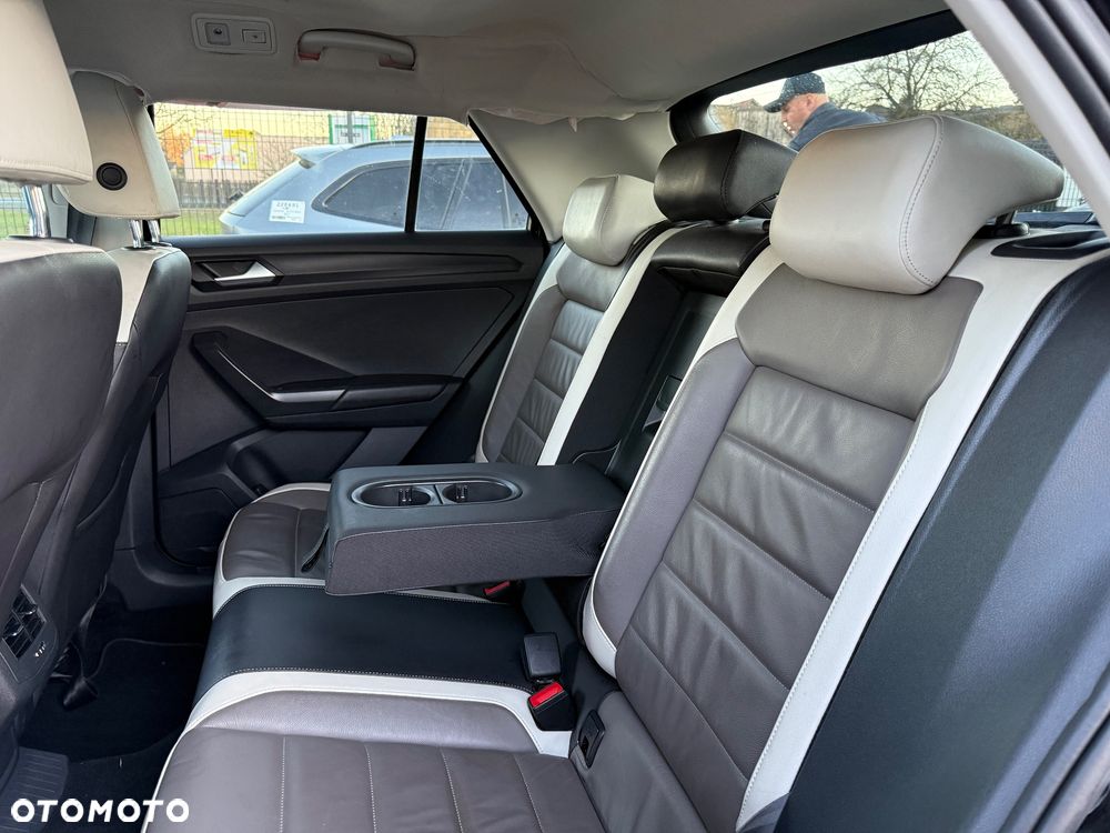 Volkswagen T-Roc - 16