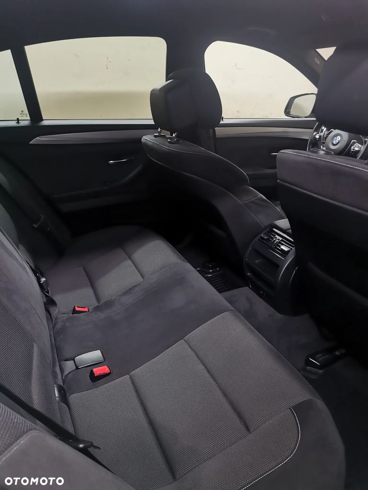 BMW Seria 5 525d xDrive - 26