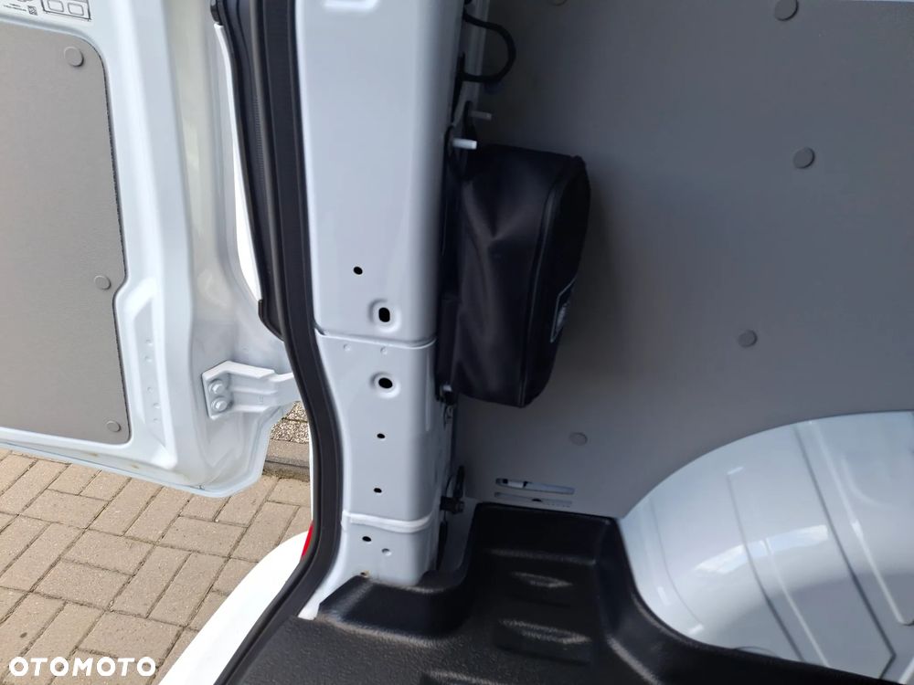 Volkswagen Transporter - 30