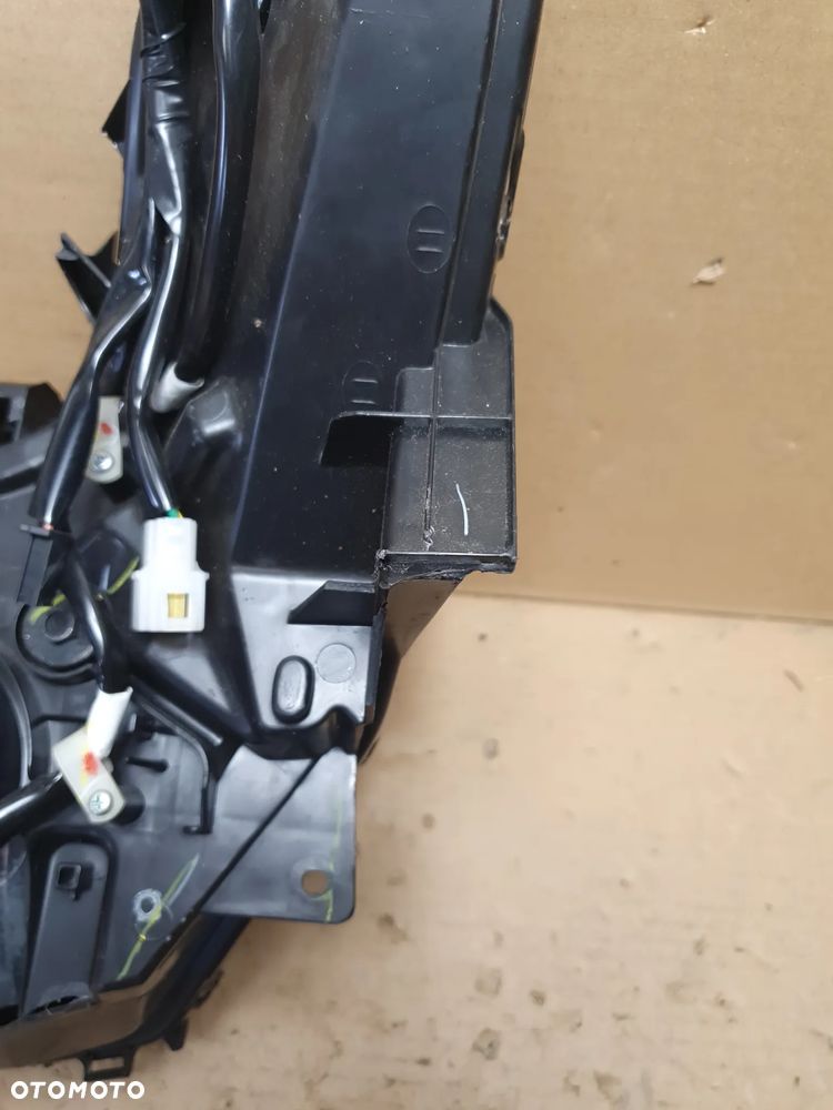 Yamaha Tricity 125 reflektor lampa przód przednia uszkodzona - 9