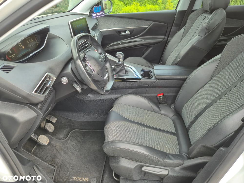 Peugeot 3008 PureTech 130 Stop & Start GPF Allure - 11