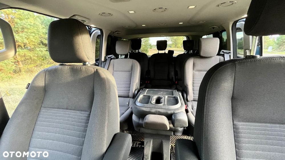 Ford Tourneo Custom - 19