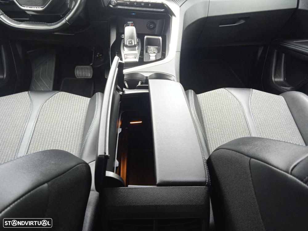 Peugeot 3008 1.2 PureTech Allure EAT8 - 37