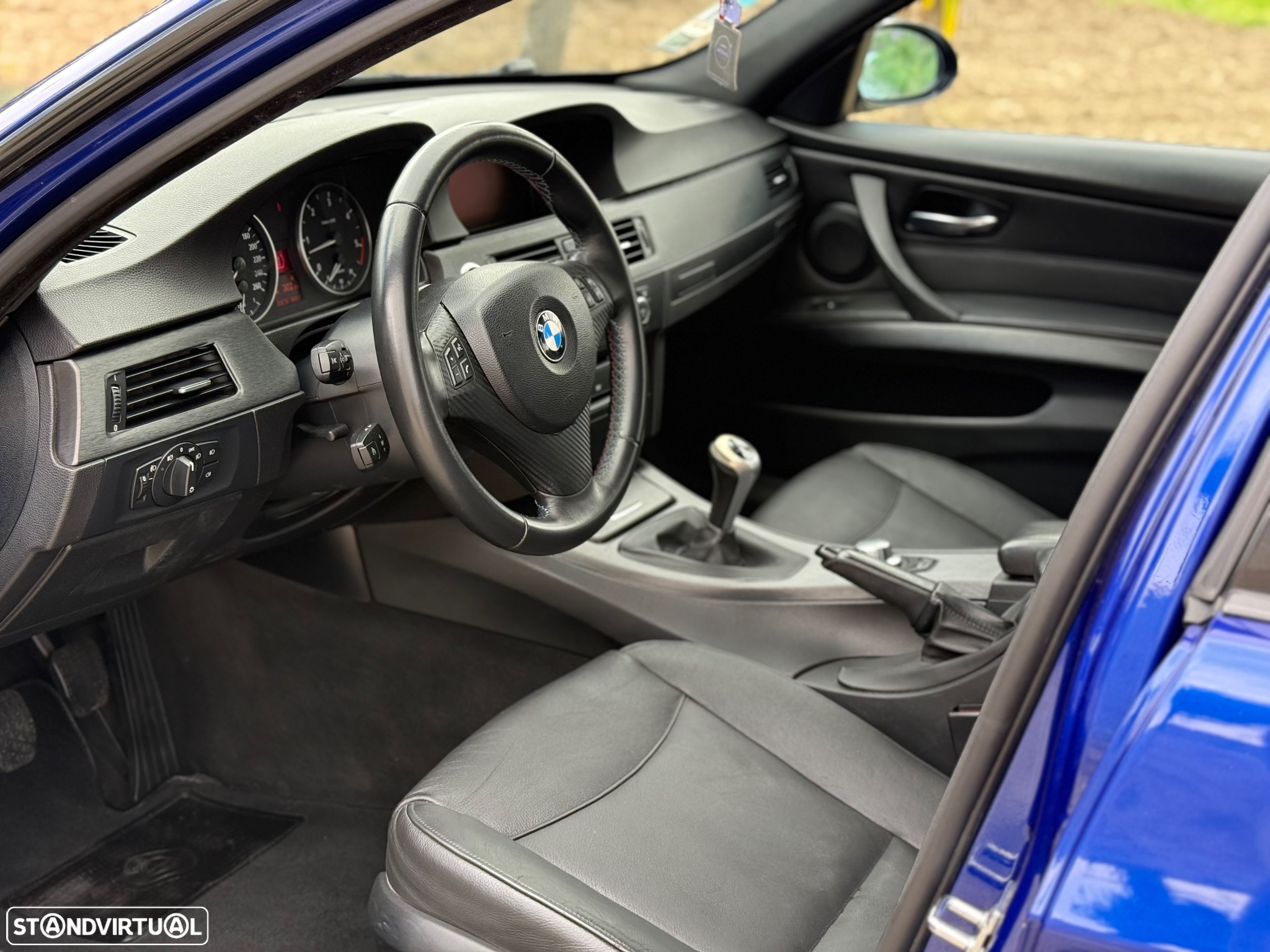 BMW 330 d Touring - 10