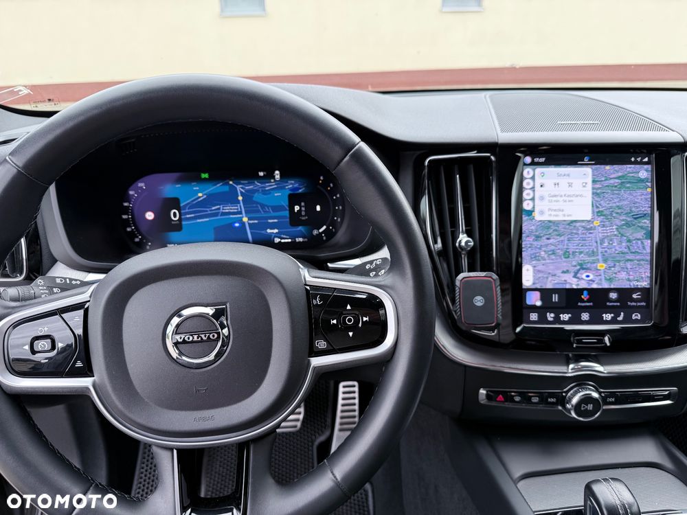 Volvo XC 60 B4 D Plus Dark - 20