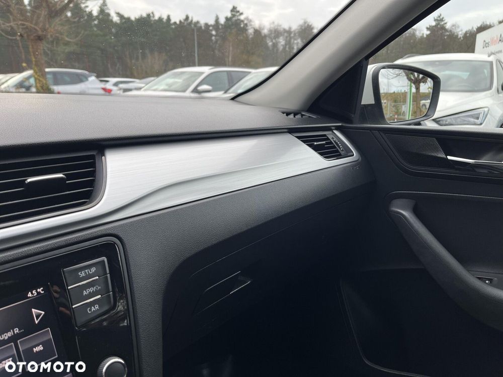 Skoda RAPID 1.0 TSI Ambition DSG - 29