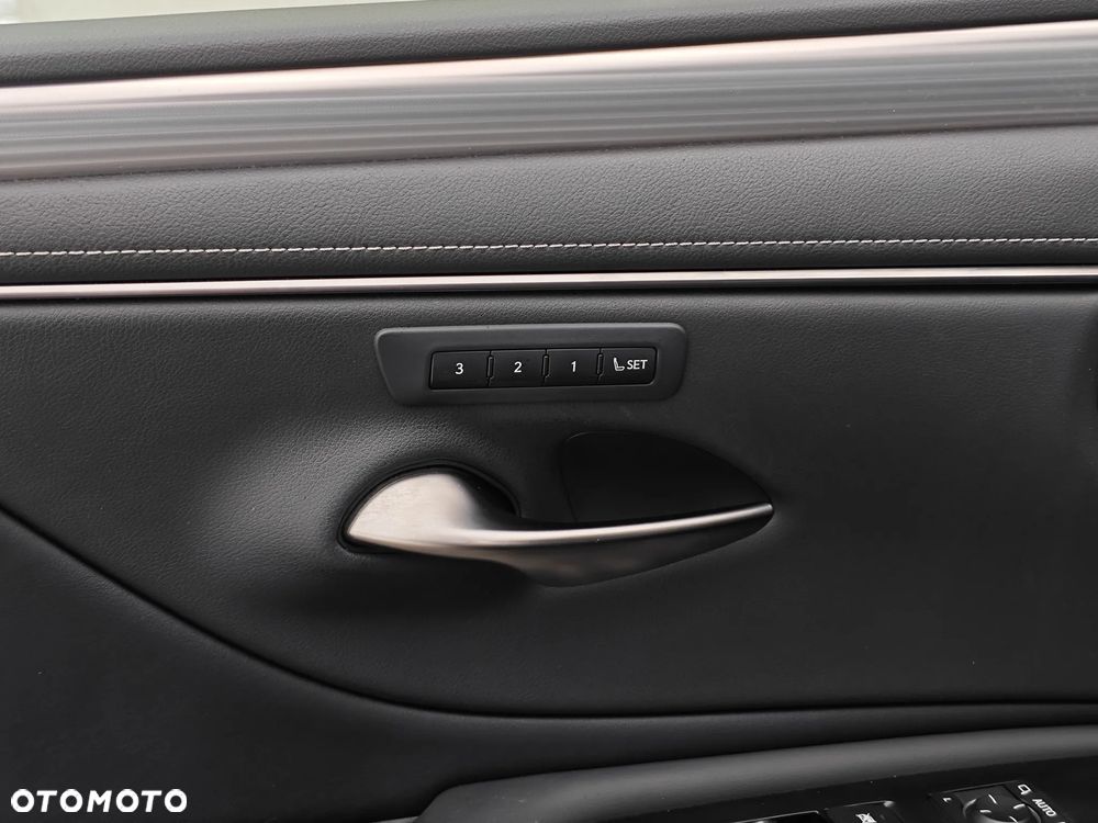 Lexus ES 300h F Sport Edition - 26