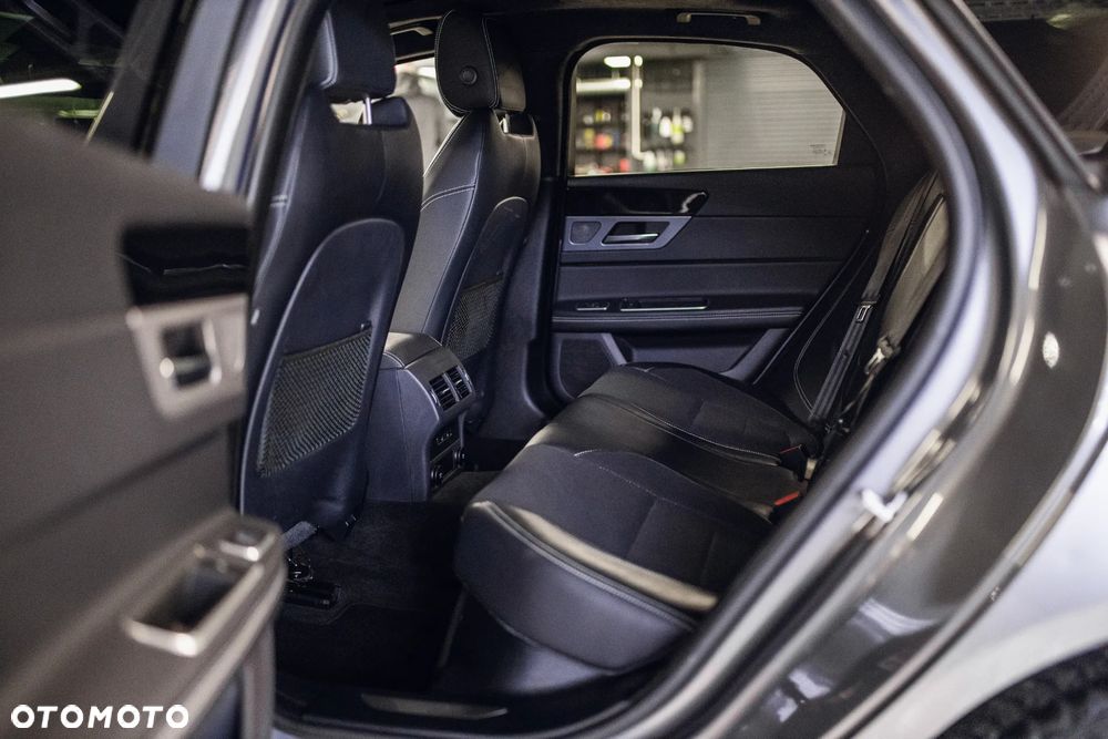 Jaguar XF 2.0 i4D AWD R-Sport - 25