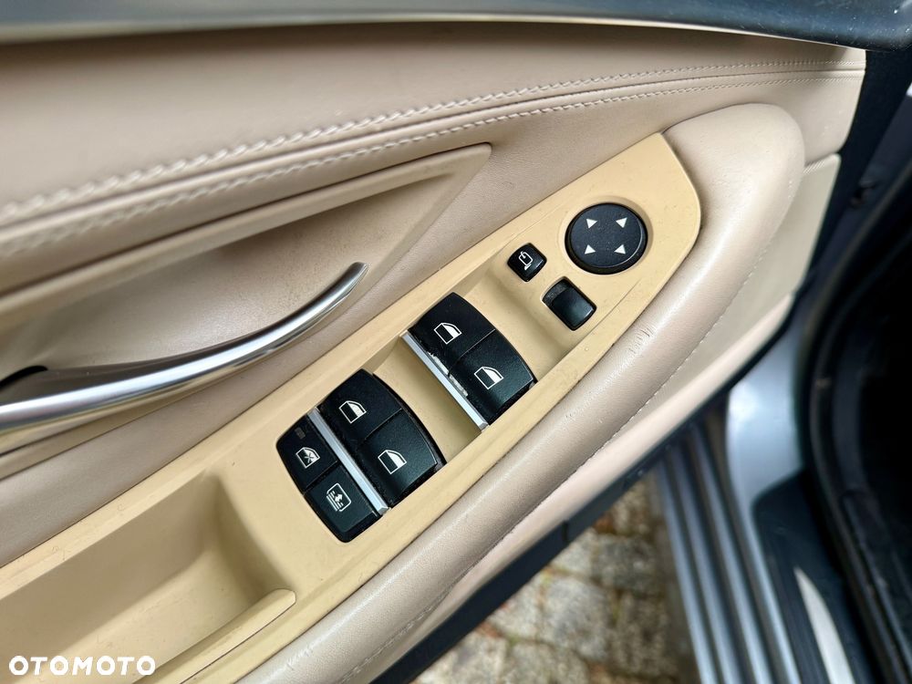 BMW Seria 5 535i xDrive Luxury Line - 31