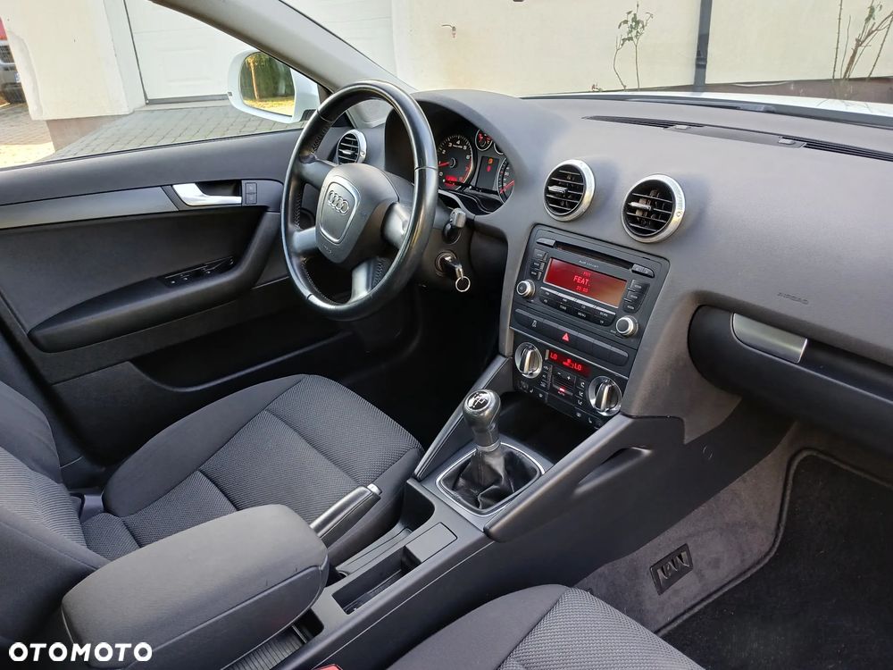 Audi A3 Sportback 1.6 Attraction - 16