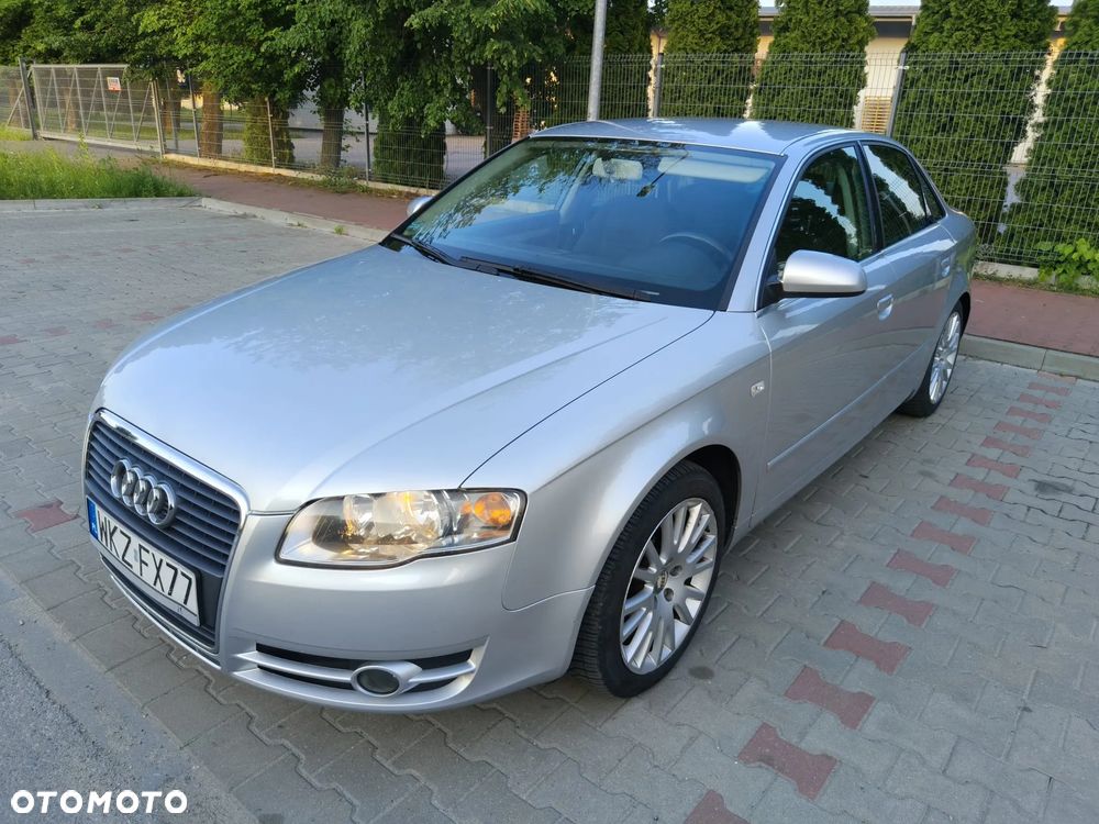 Audi A4 Limousine - 1