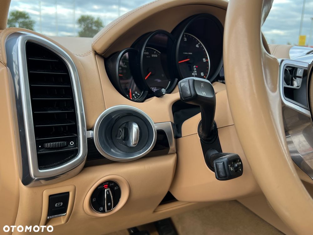 Porsche Cayenne Diesel Platinum Edition - 18