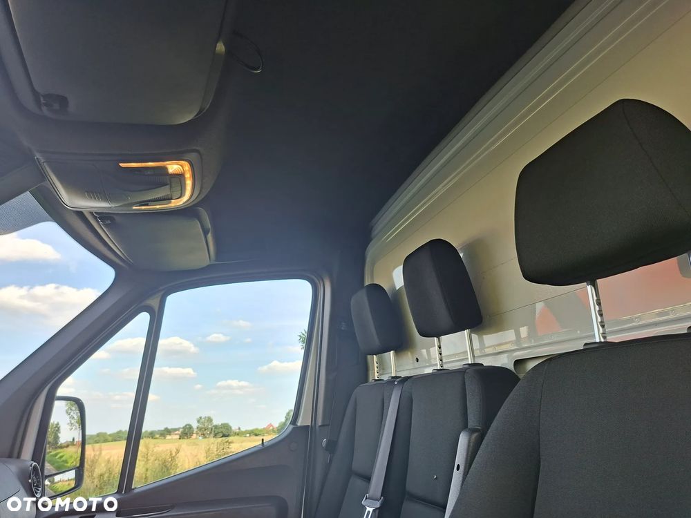 Mercedes-Benz Sprinter - 11