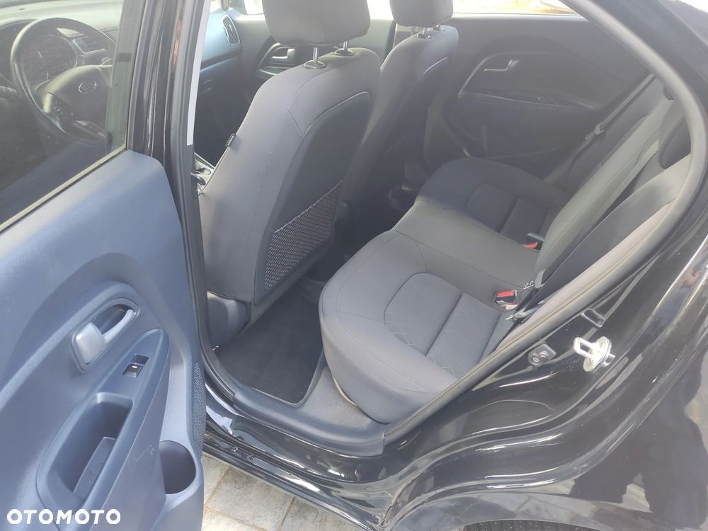 Kia Rio - 23
